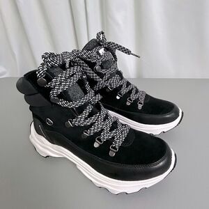 Sorel women’s New Black Winter Rain Boots with Durable Design Size 10